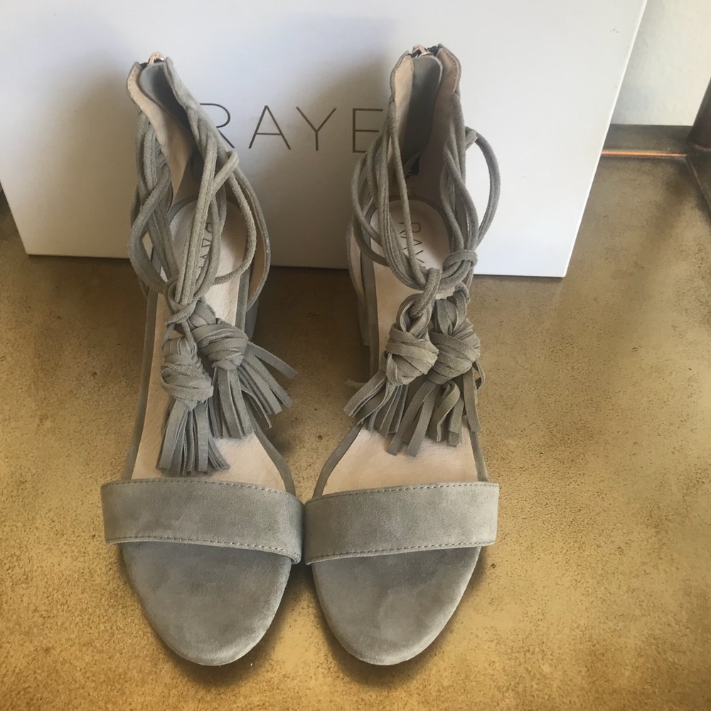 Shoes - Picture 3 of 7